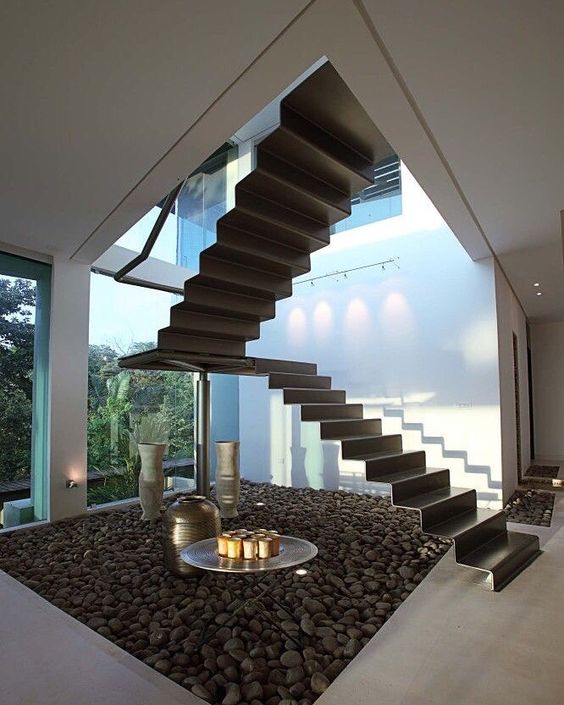 Modern staircase Interior designers